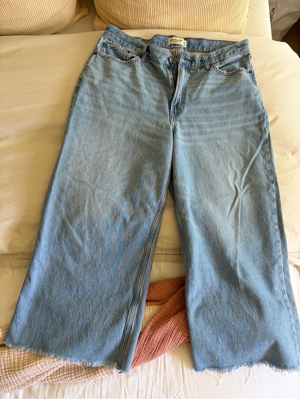 Abercrombie & Fitch Crop Wide-Leg Jeans
